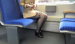 Fuck A Busty Comme ‡a On The Train!